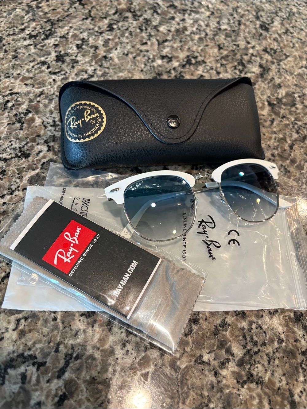 NWT Ray-Ban Clubmaster Frame Sunglasses with Blue Gradient Lenses